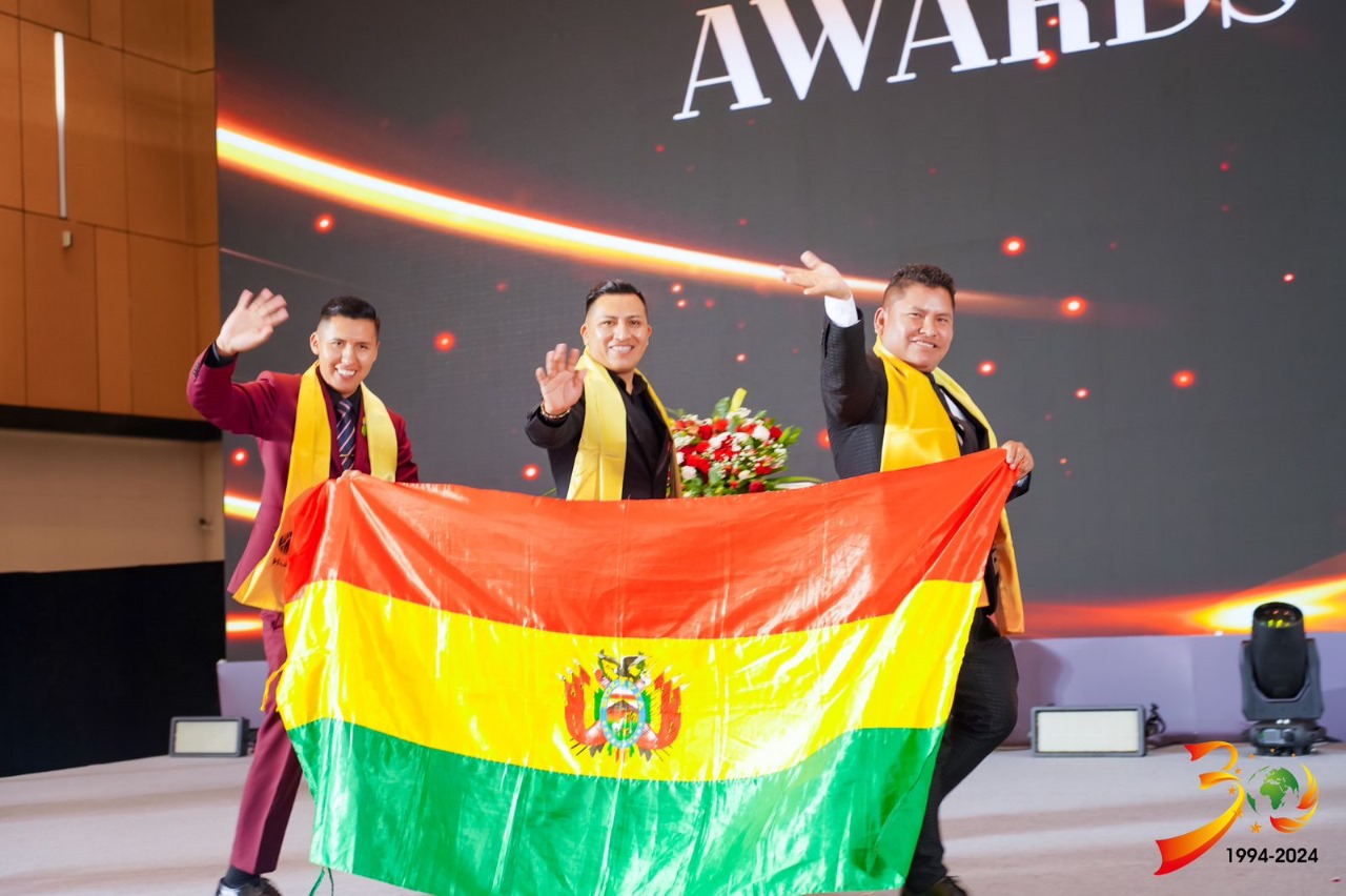 Bolivia presente en China